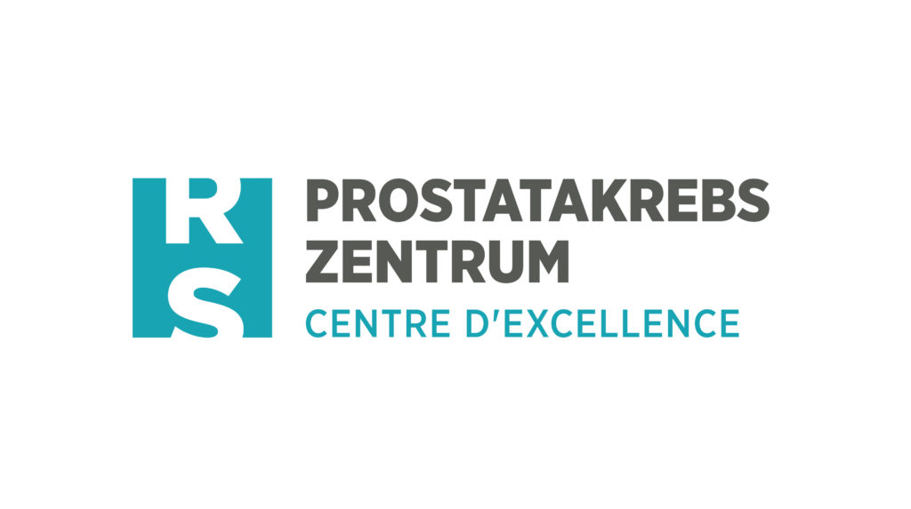 Weißes Logo: Ein türkisfarbenes Quadrat mit den weißen Buchstaben R (oben) und S (unten), daneben in dunkelgrauer Großschrift PROSTATAKREBS ZENTRUM und darunter in Türkis der Schriftzug CENTRE D’EXCELLENCE